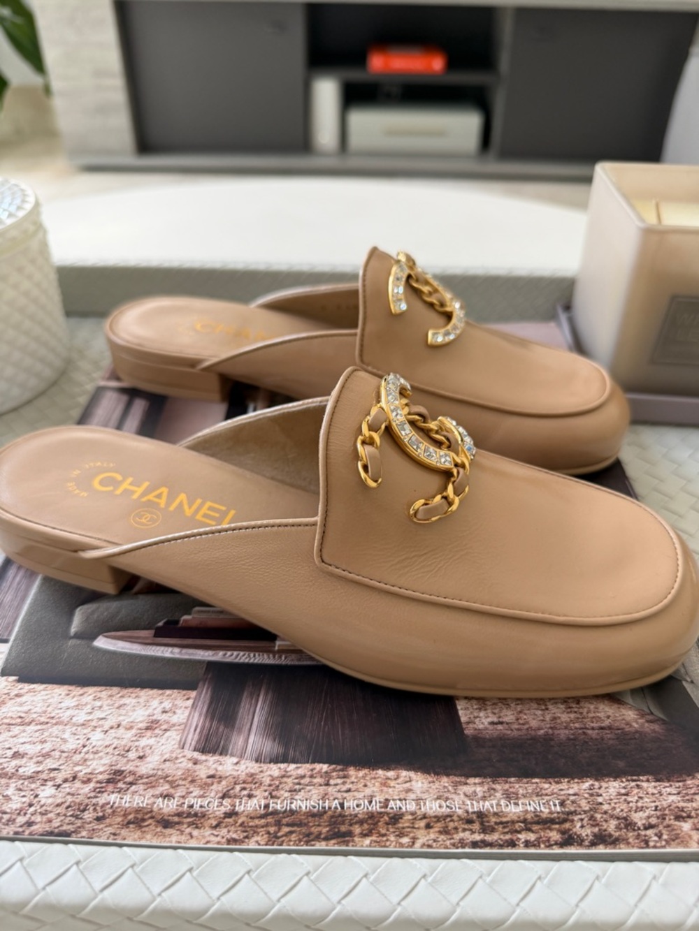 CHANEL GOLD CC LOGO WITH CRYSTALS CHAIN GOLD BEIGE NUDE PATENT LEATHER MULE 36.5 - Picture 5 of 17
